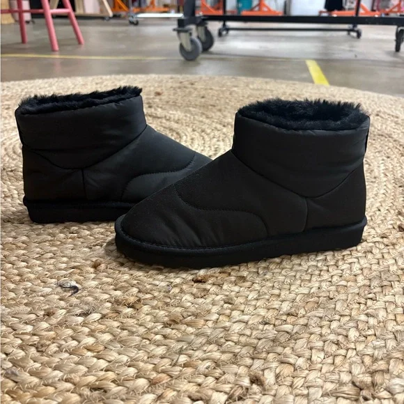 Matisse Black Ankle Booties - Picture 2 of 4